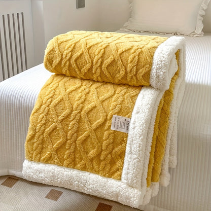 CozyLuxe Reversible Fleece Blanket – Soft Warmth, Timeless Style