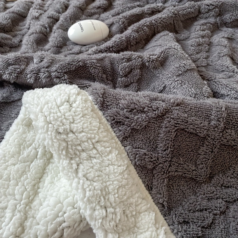 CozyLuxe Reversible Fleece Blanket – Soft Warmth, Timeless Style